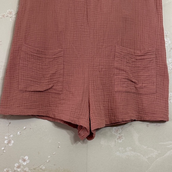 SHEIN Pink Textured Fabric Romper Large (8/10) P2P 19” and Length 3” - Picture 4 of 6